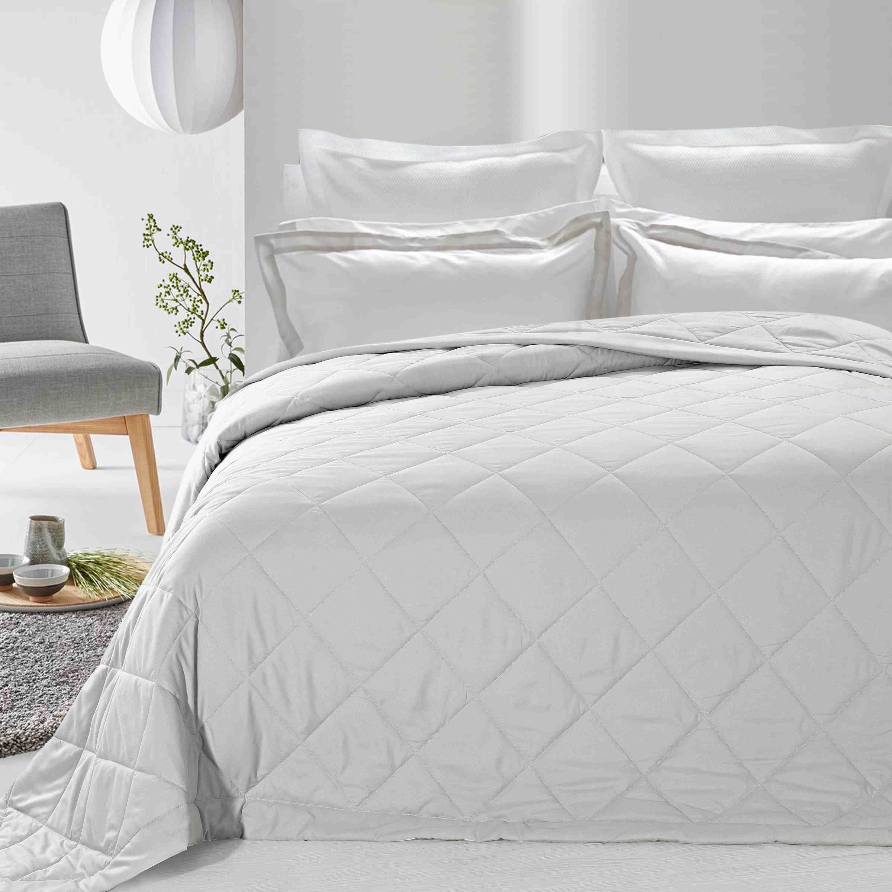 Never Down Alternative Down Blanket White Twin