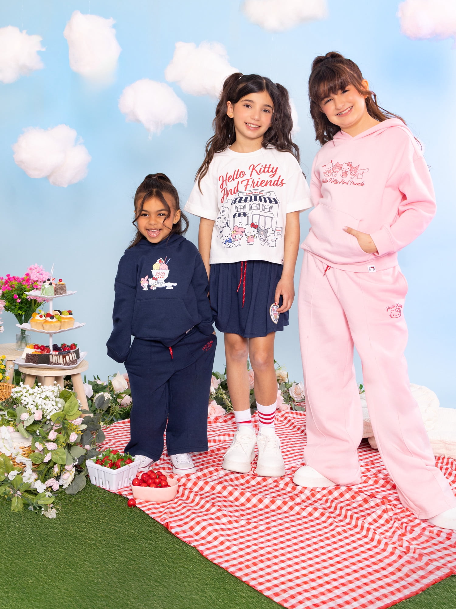 Wonder Nation x Hello Kitty Girls Graphic Tee with Short Sleeves, Sizes 4-16