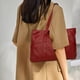 thumbnail image 5 of Bolso De Hombro De Pu Bolso de mano rojo de gran capacidad para mujer, moderno, informal, tipo bandolera con cartera (1 unidad) JASKFLY, 5 of 7