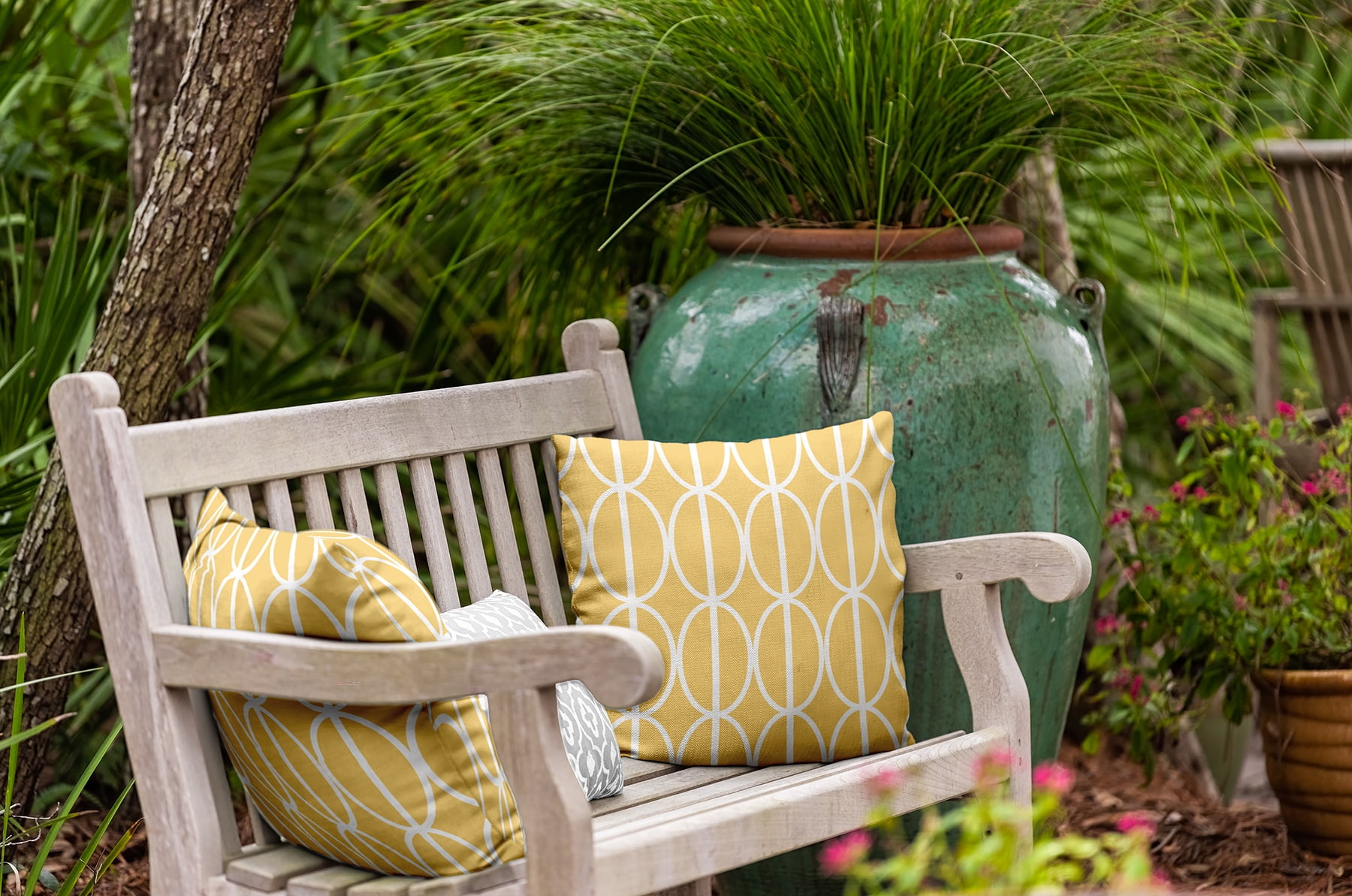 Simply Daisy 20" x 20" Ovals Go 'Round Indoor/Outdoor Throw Pillow, Daffodil (1 count)