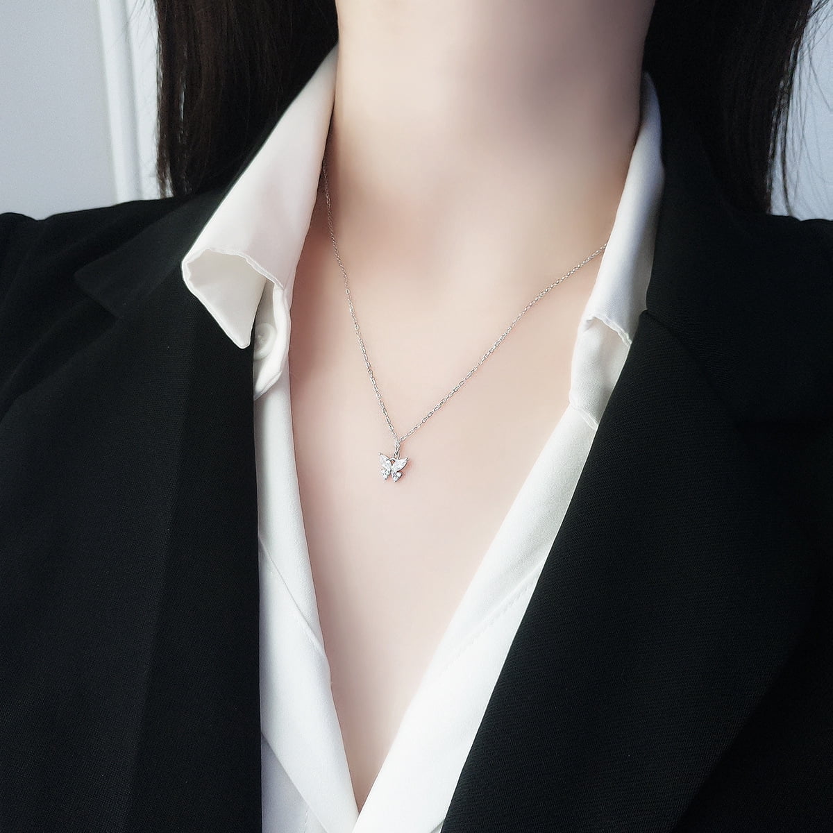 A 925 sterling silver butterfly necklace, set with dazzling diamonds, features a unique and elegant design. This simple butterfly clavicle necklace is an ideal high-end gift for women and a perfect g