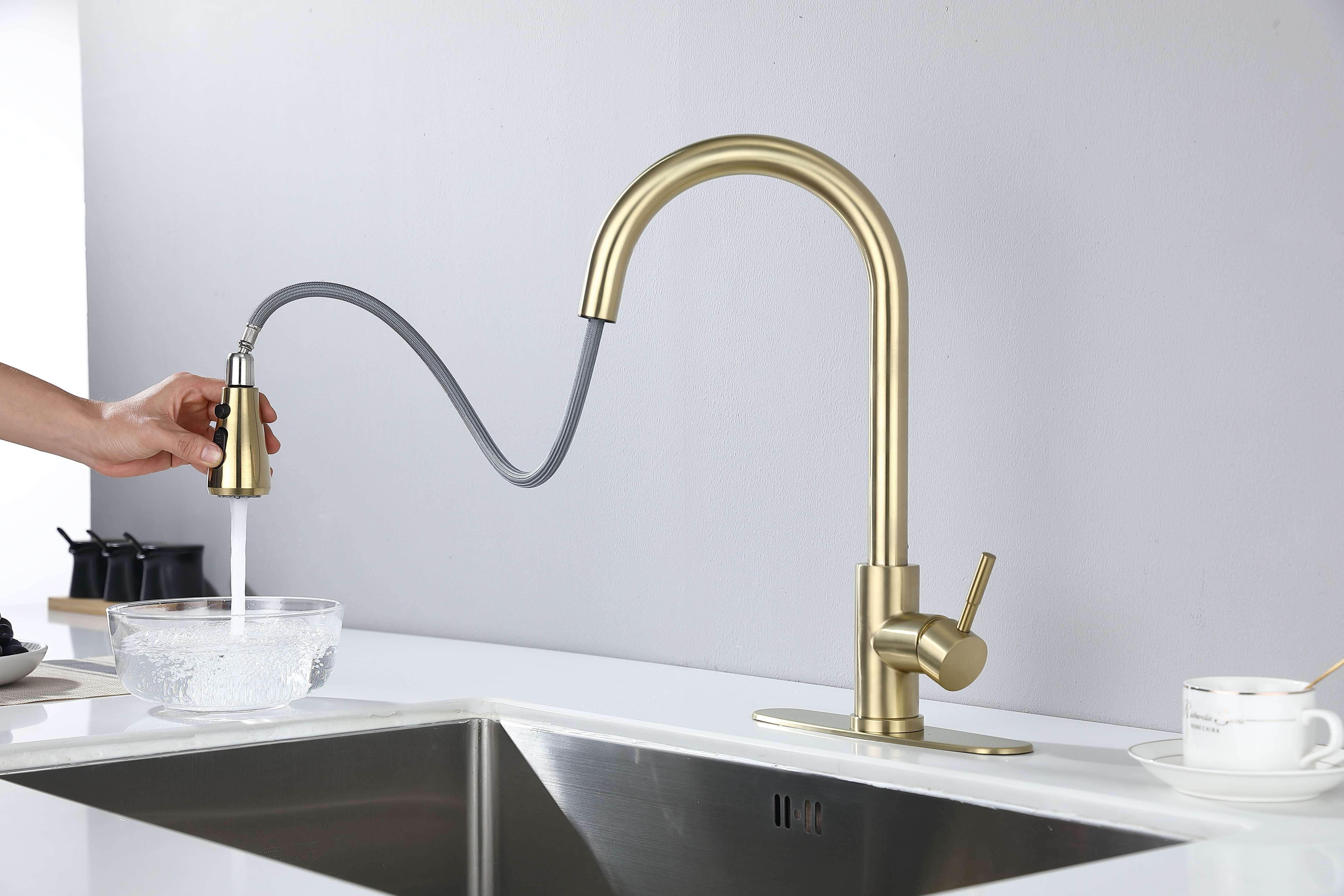 Izzovium Brushed Gold Kitchen Faucet with Pull Out Sprayer, 360° Swivel High Arc Stainless Steel Faucet, 2 Water Modes (Stream/Spray), Single Handle for Easy Control