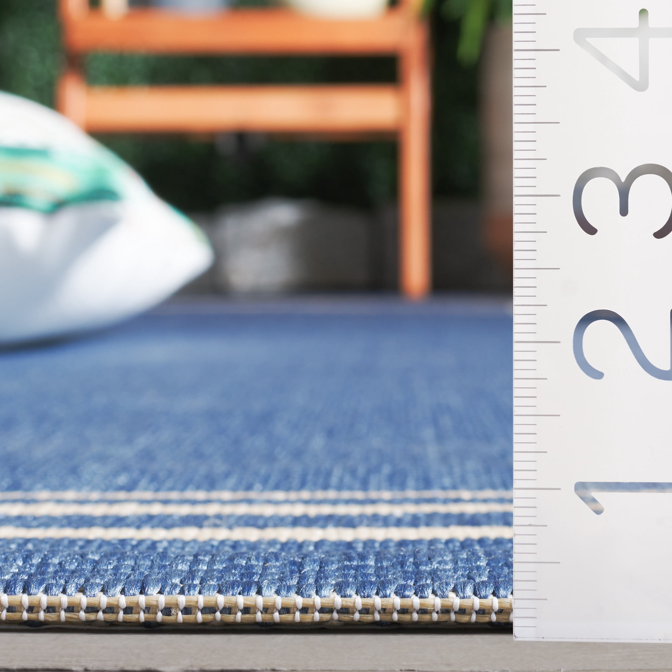 SAFAVIEH Courtyard Abagail Bordered Indoor/Outdoor Area Rug, Blue/Light Beige, 5'3" x 7'7"
