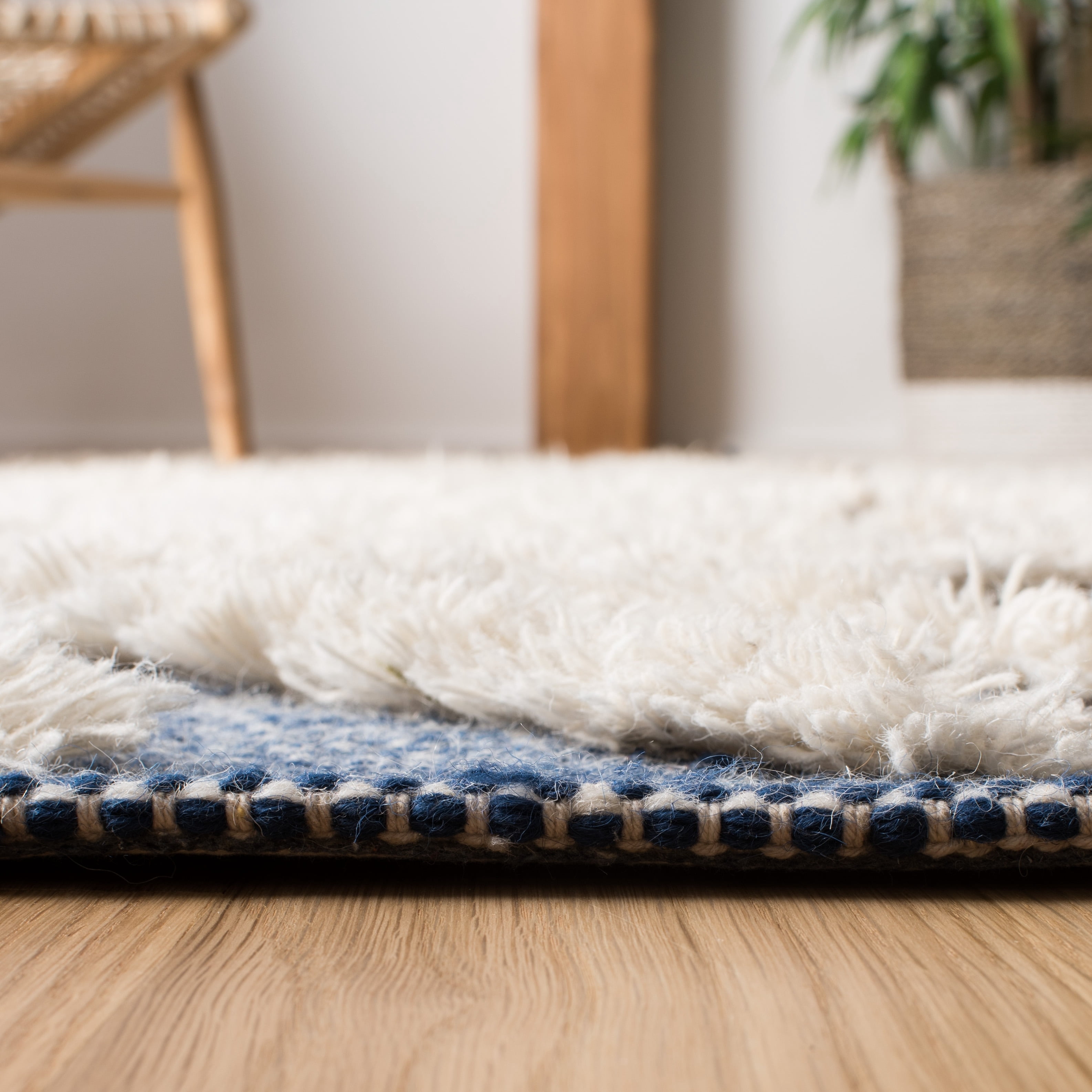 SAFAVIEH Kenya Arline Geometric Wool Area Rug, Navy/Ivory, 4' x 6'