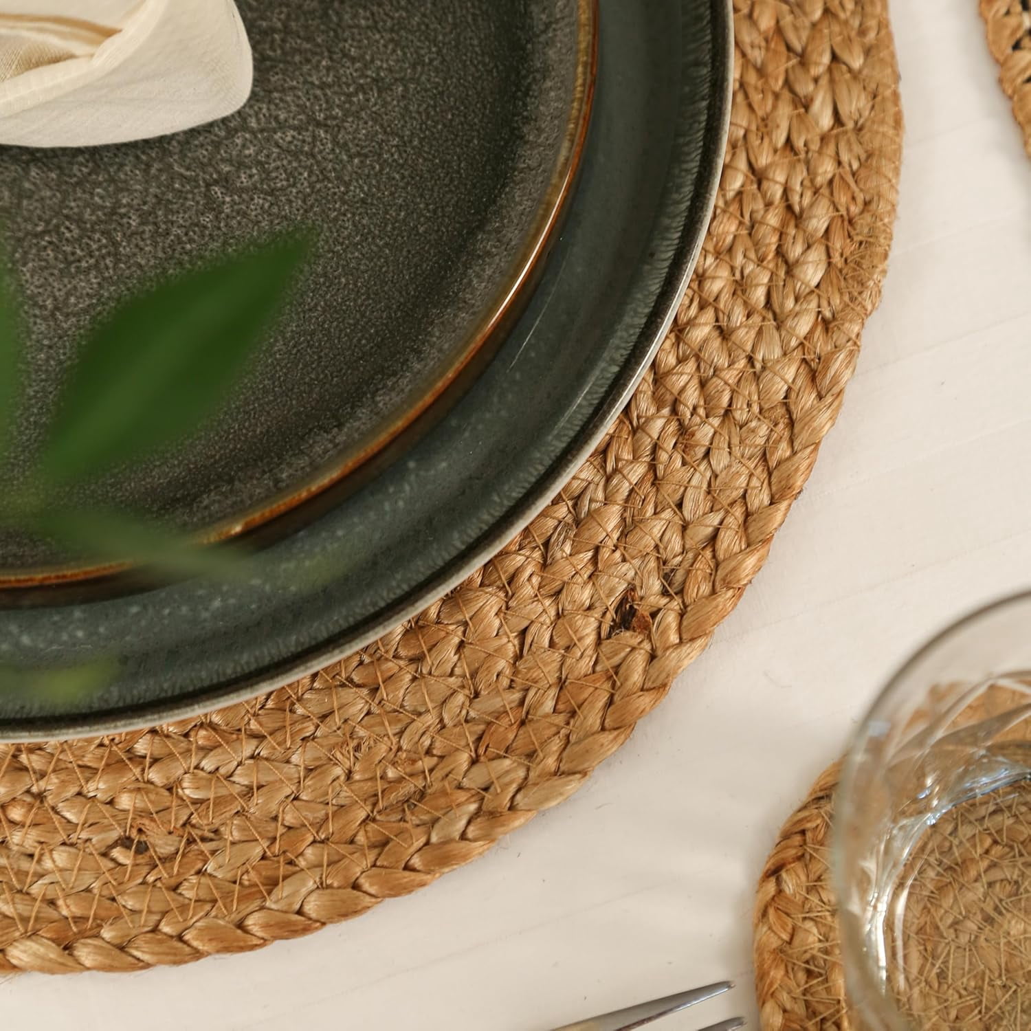 Woven Round Jute Placemats Set of 8 – Boho Farmhouse 100% Natural Non-Slip Handwoven Place Mats for Dining Table, Kitchen, Décor, and Events