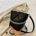 thumbnail image 1 of Bolso de hombro compuesto de cuero PU Cadena de metal transpirable para mujer para el ocio diario, 1 of 8