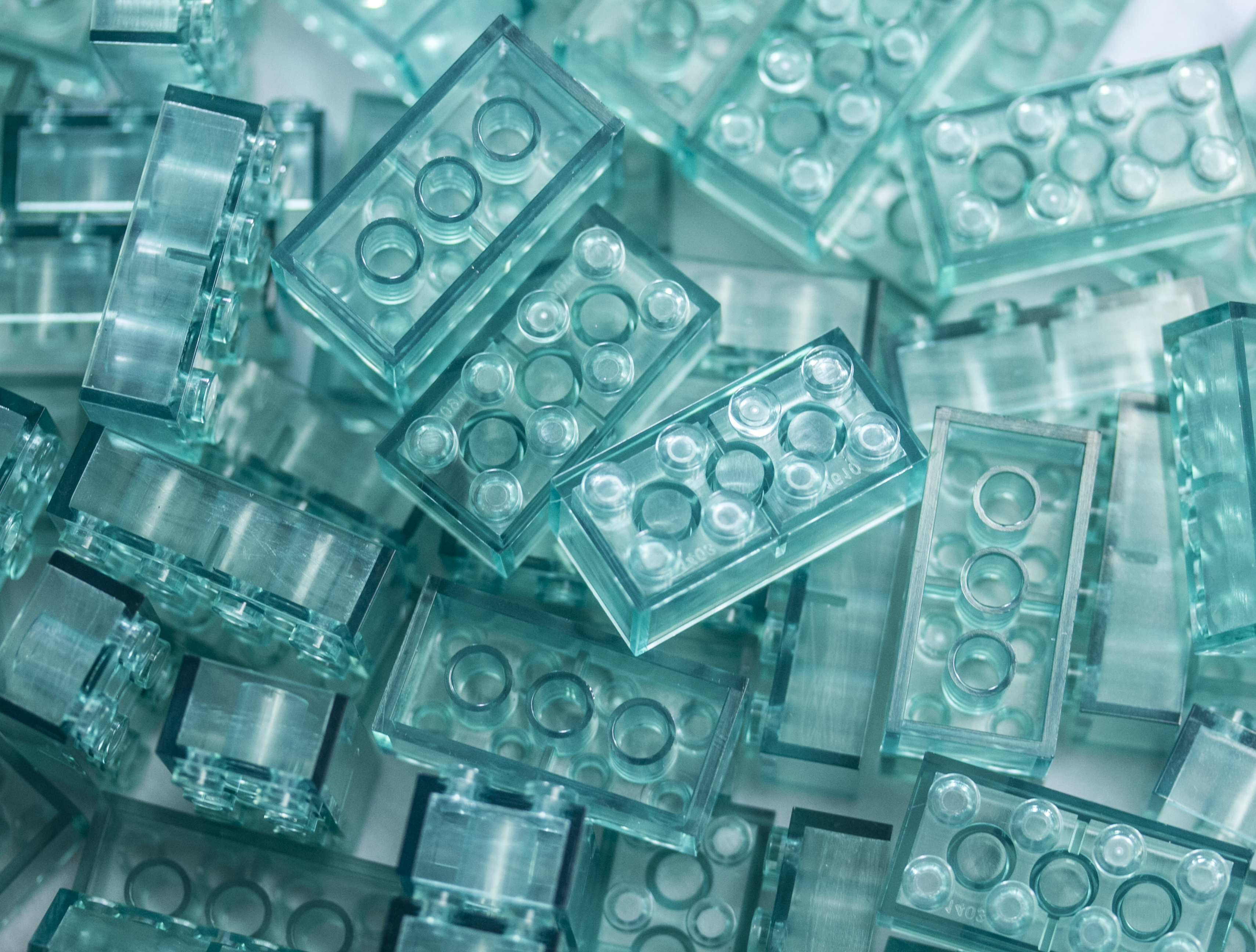 IMEX 2x4 Stud Translucent Aqua Interlocking Building Bricks 100 Pieces
