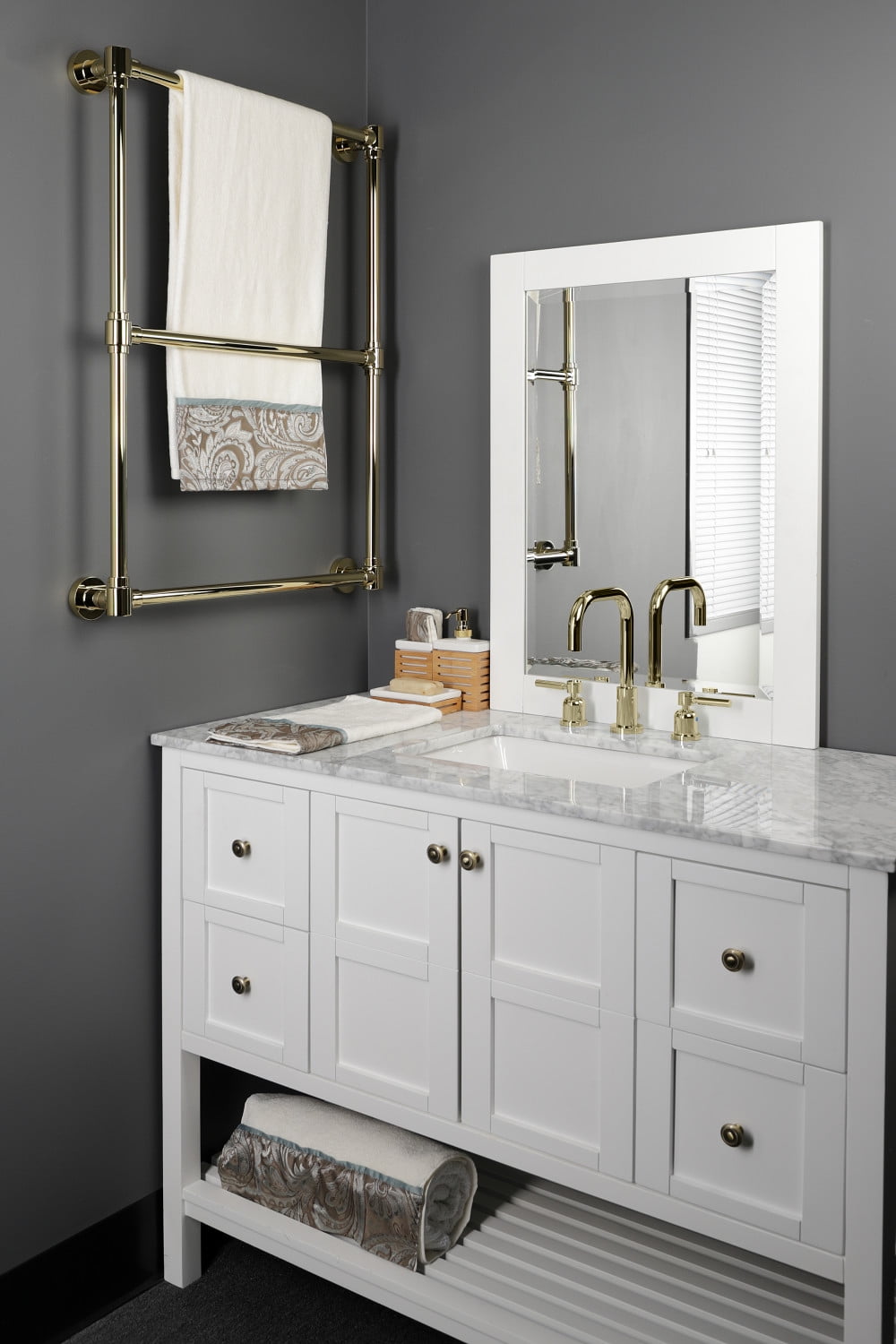 Kingston Brass DTM322432 24 x 32 in. Gallant Wall Mount Towel Rack, Polished Brass