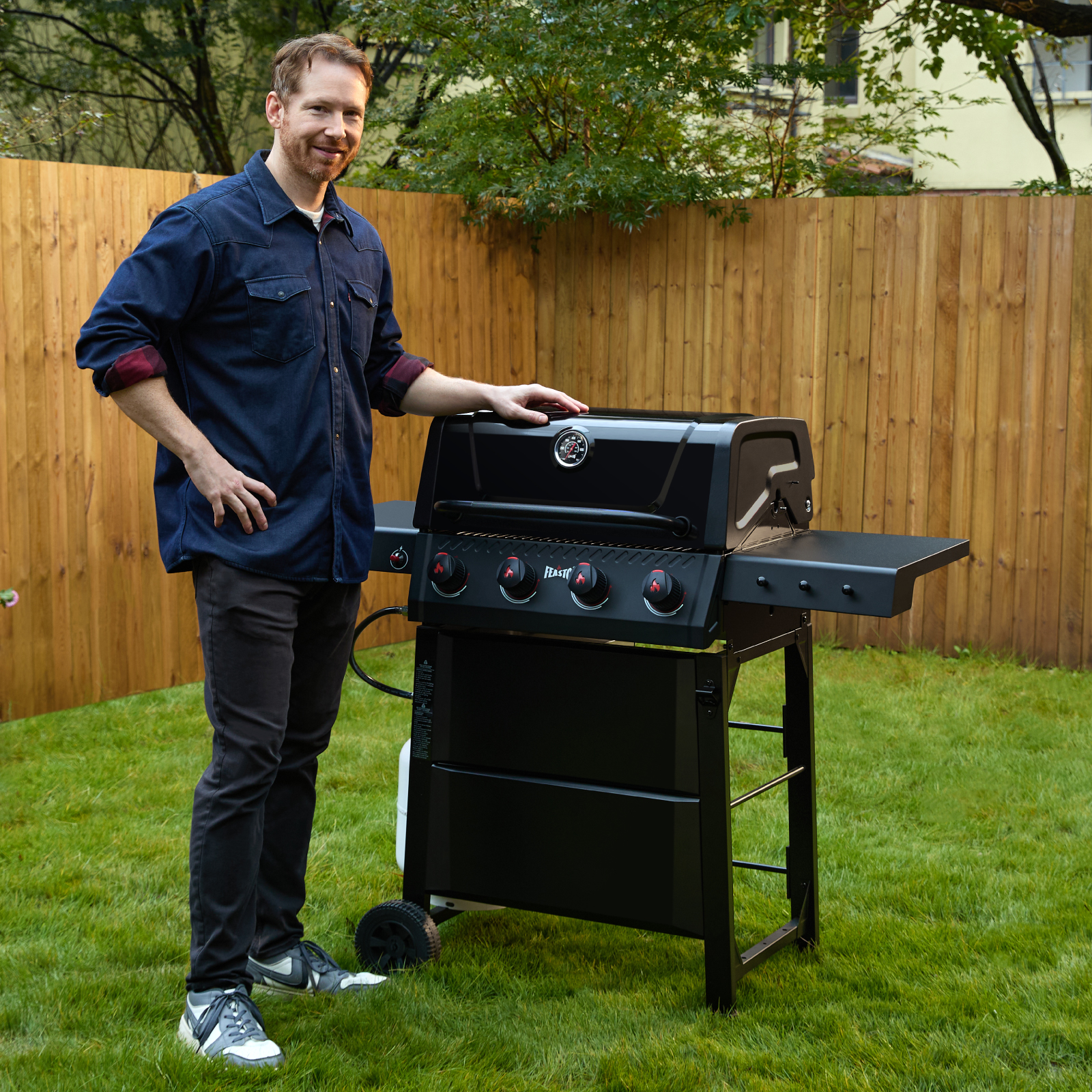 Feasto 4-Burner Propane Gas Grill, Outdoor Grill with 2 Side Tables and Porcelain-Enameled Grates, Black