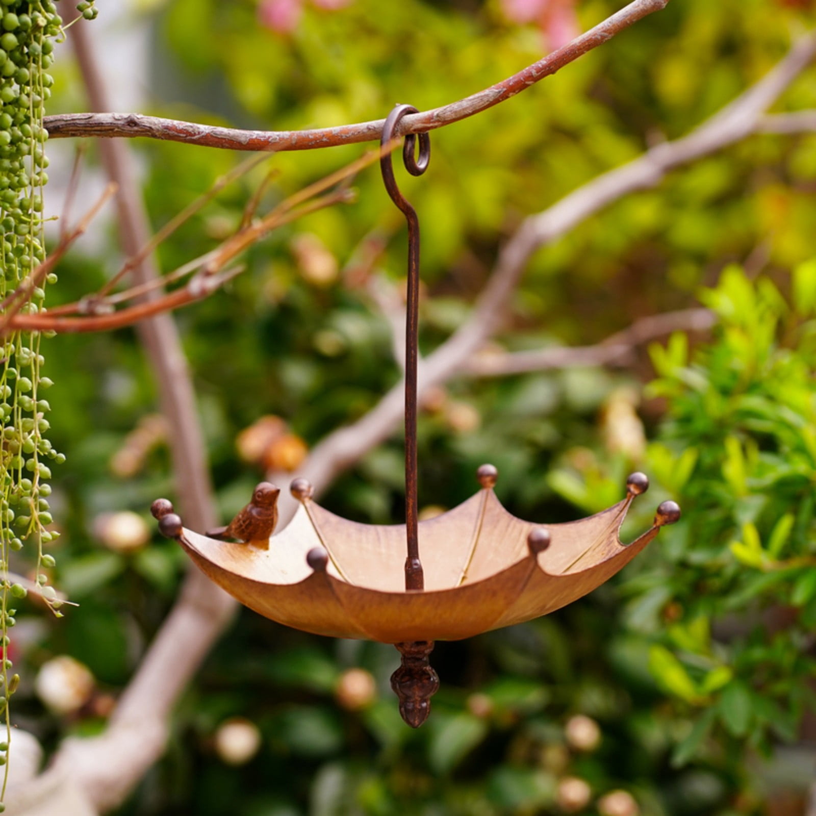 JWZZYD Umbrella Shaped Metal Hanging Bird Feeder, Rustic Umbrella Bird Bath Pendant for Hummingbird & Bird Lovers Gift, Decorative Wild Bird Feeder Platform for Outdoor Garden Yard Patio, 1 Pack