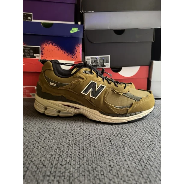 New Balance 2002R Men's Sneakers Size 10 Brown Low Top Athletic Shoes