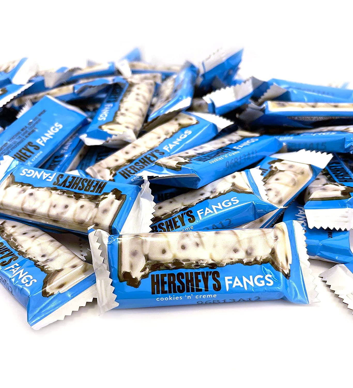 HERSHEY'S FANGS COOKIES 'N' CREME Snack Size Candy Bulk Candy Pack, 4 Pounds
