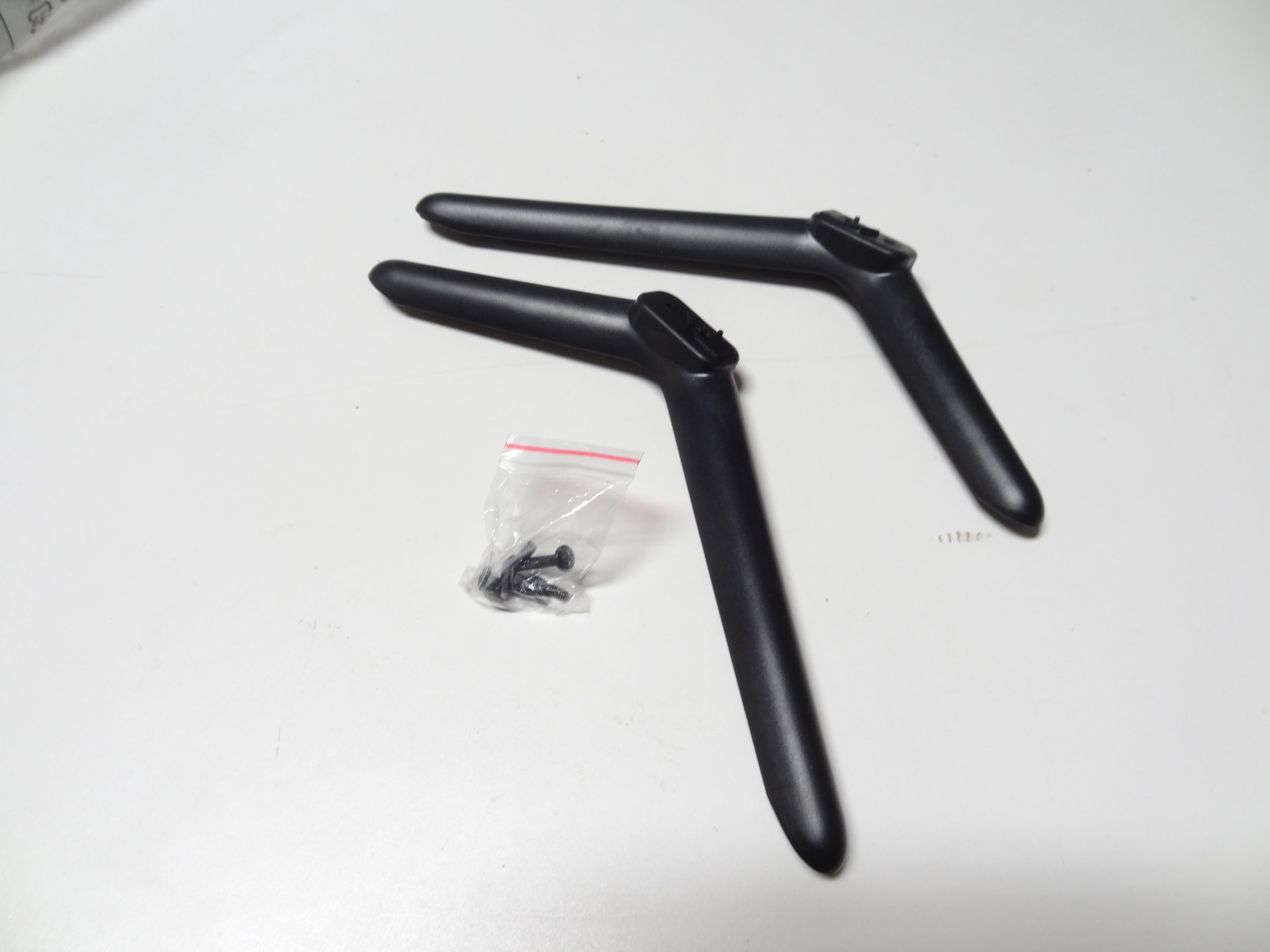 RCA RNSMU5036 Stand Legs W/Screws USED