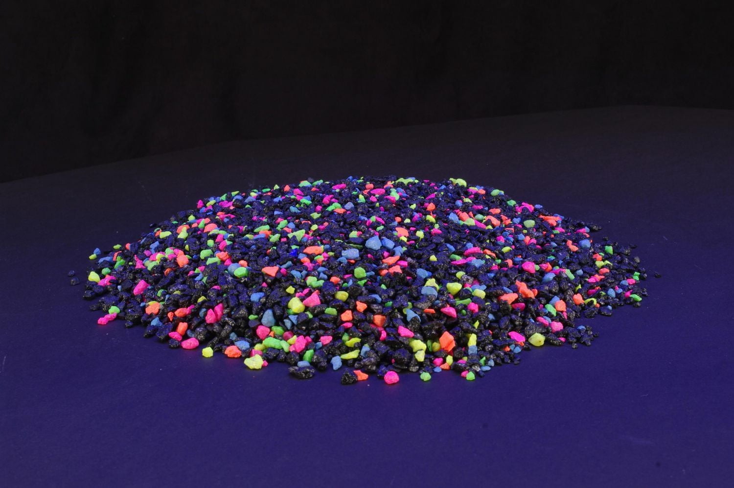 Marina iGlo Fluorescent Aquarium Gravel - Galaxy - 2 kg (4 lbs), Aquarium Gravel