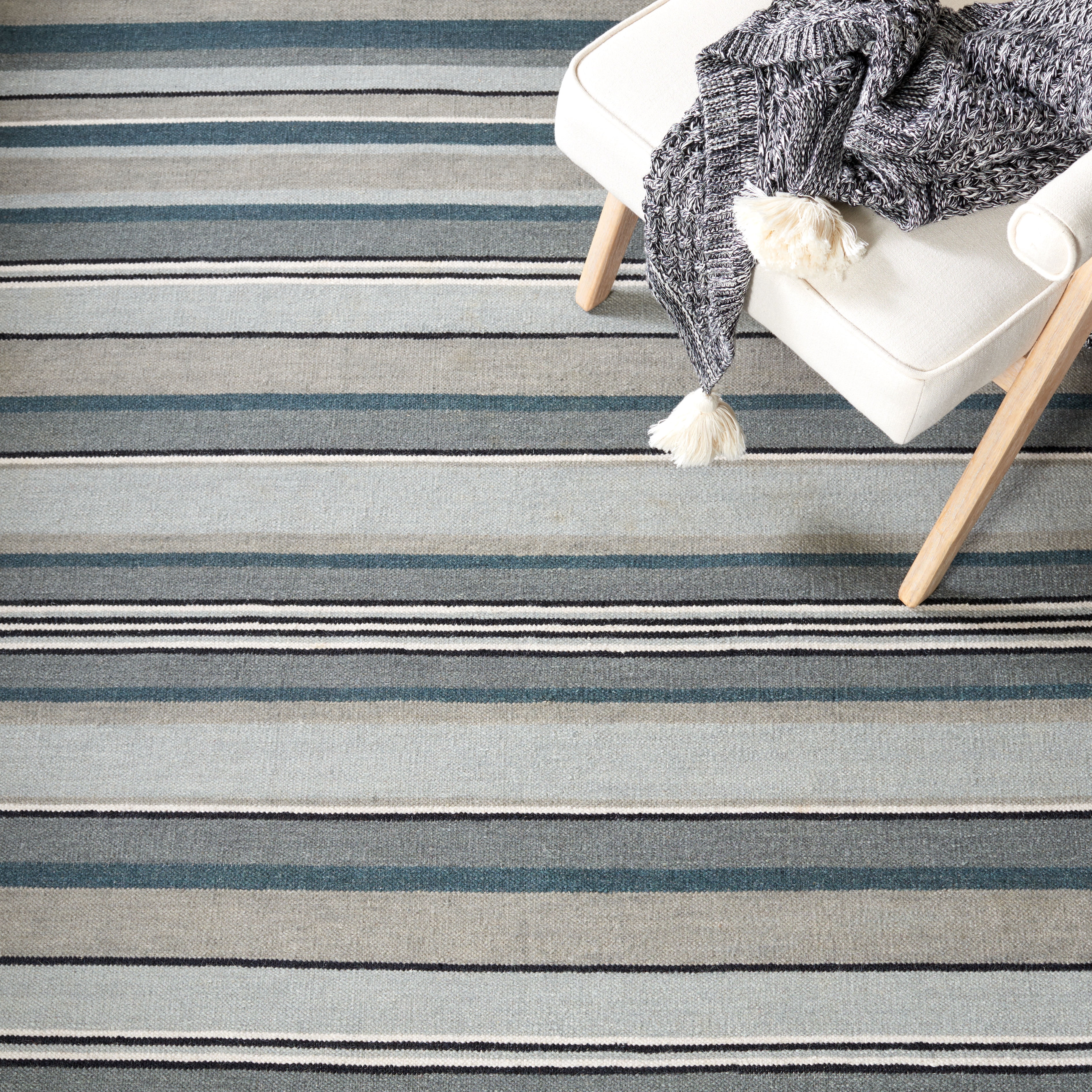 SAFAVIEH Striped Kilim Colbert Striped Area Rug, Grey, 5' x 8'
