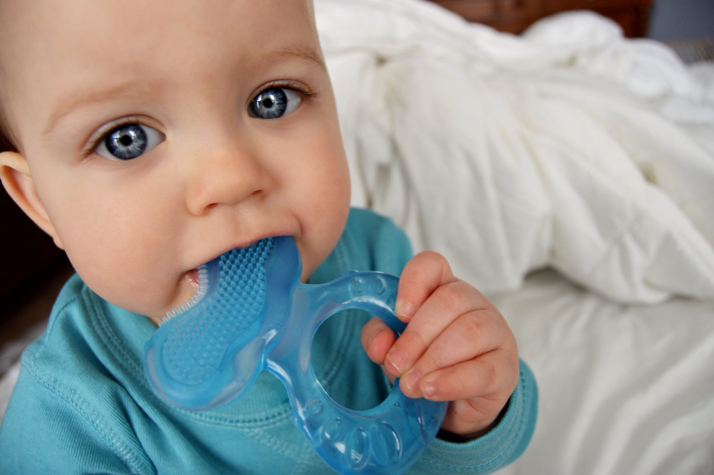 Nuby Teethe-eez Silicone Blue Teether with Case