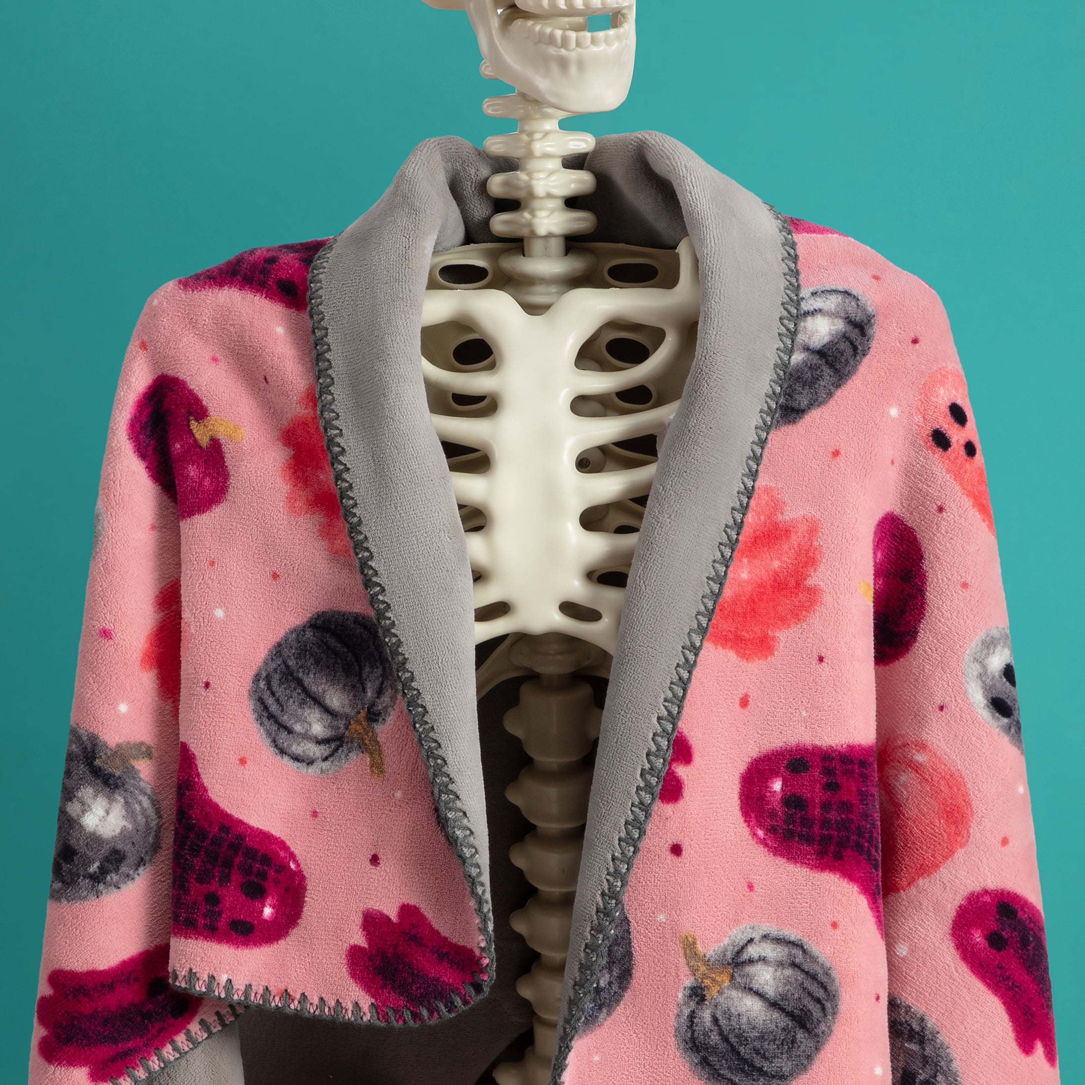 Boo-tique Halloween Throw Blanket, Reversible Soft Blanket,Ghost Party, Pink, 50" x 72"