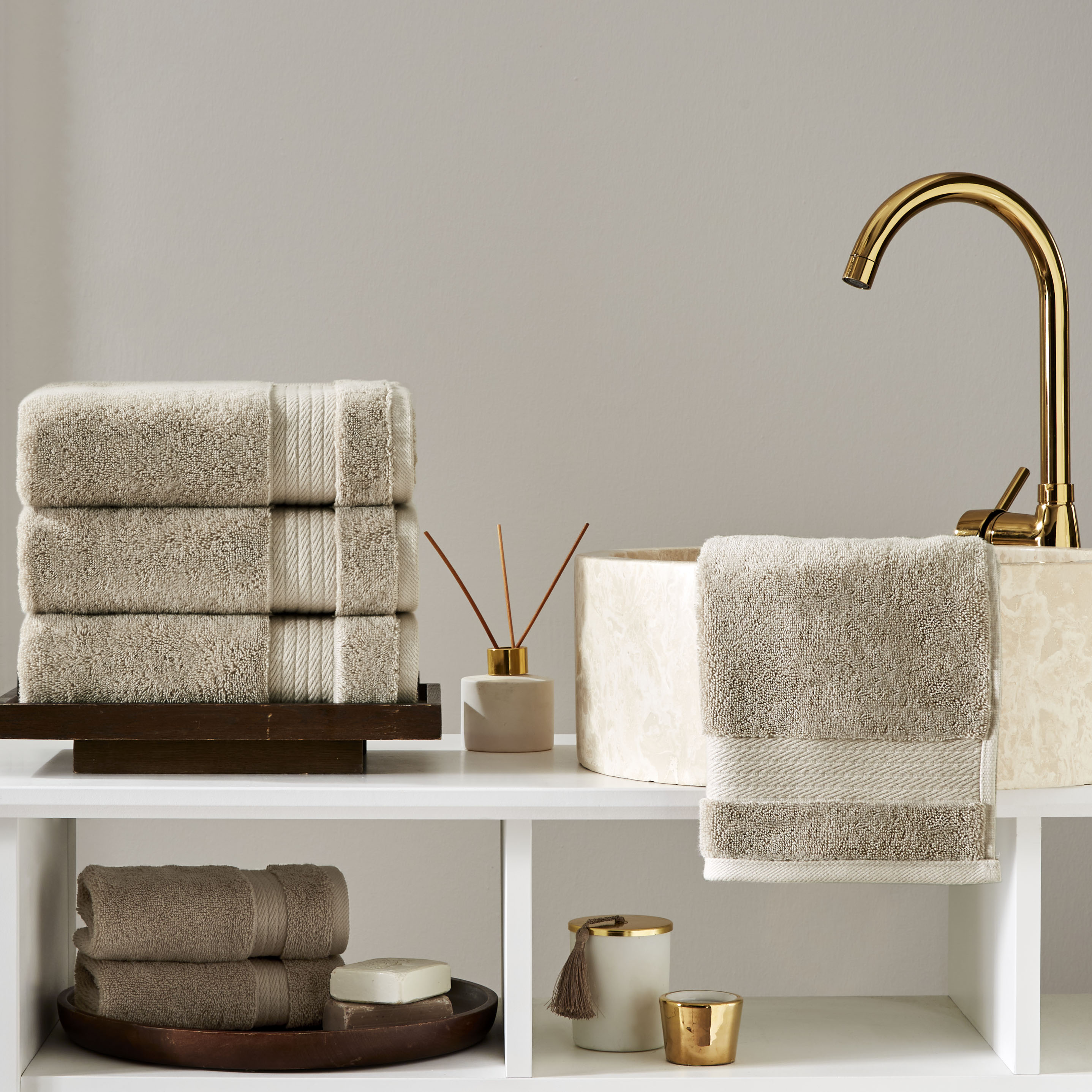 Ozdilek 4-Piece 16x30 Hand Towels  575 GSM – 100% Turkish Cotton, Luxury Soft , Quick Dry & Absorbent, Fade-Resistant, Comfortable & High-Quality Cotton Towel (Seahorse Beige)