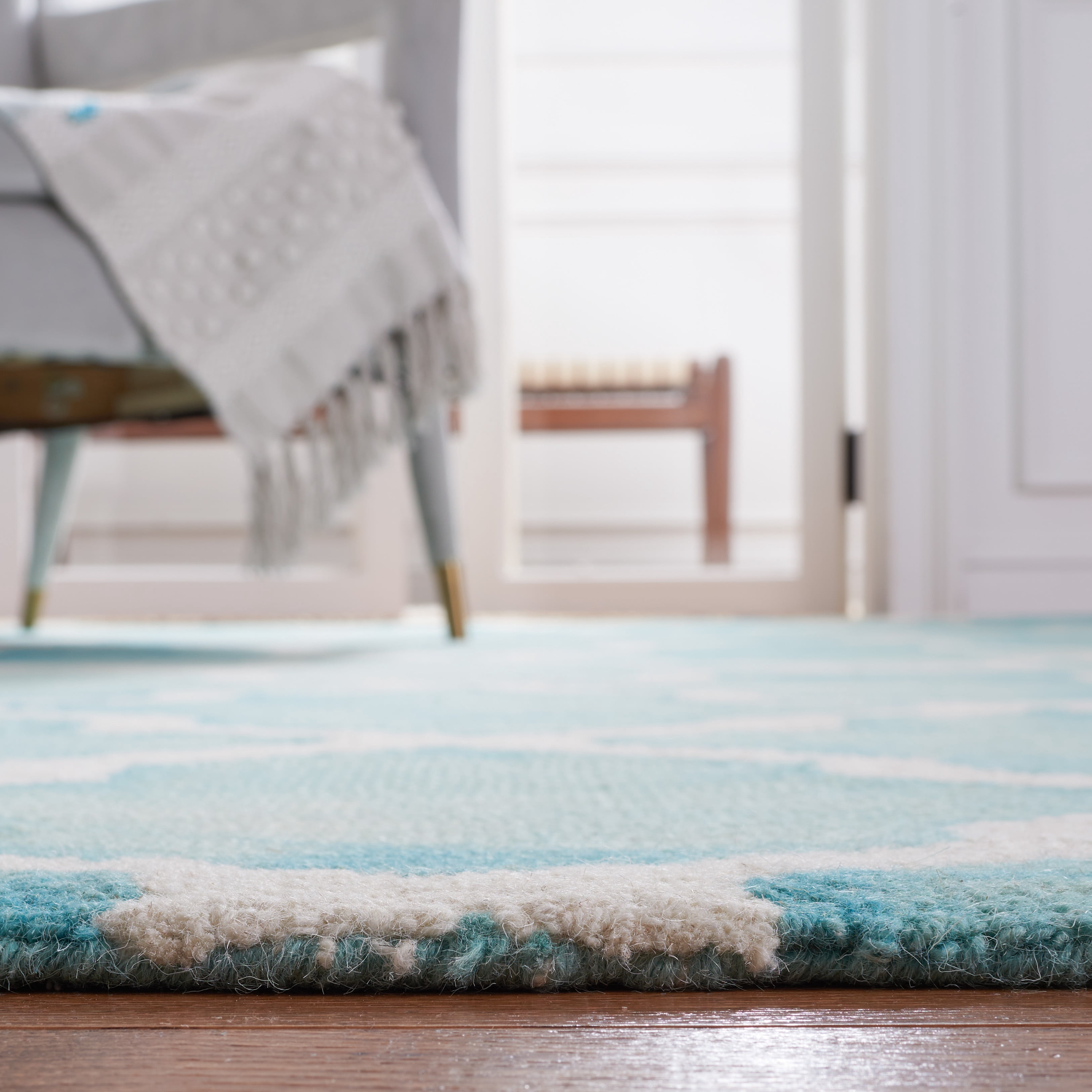 Safavieh Dip Dye Altan Distressed Wool Area Rug, Turquoise/Ivory, 7' x 7' Round