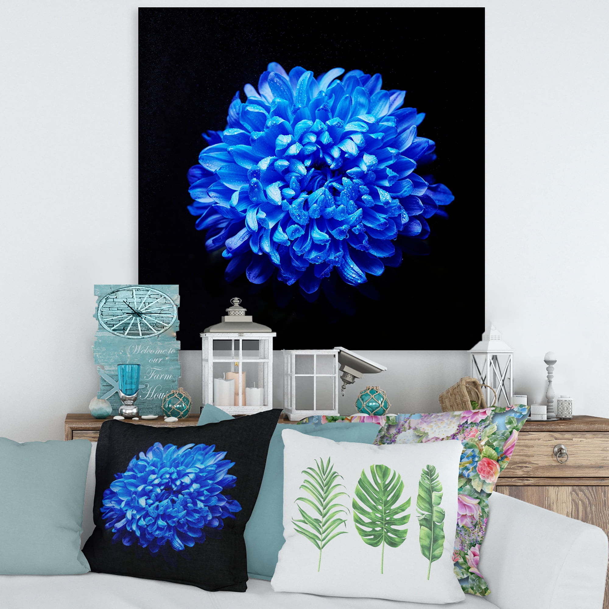 Designart ' Dew Drops on Blue Aster ' Traditional Canvas Wall Art Print