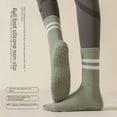thumbnail image 4 of Calcetines de mujer hasta media pantorrilla, calcetines profesionales antideslizantes de silicona para interiores, calcetines deportivos de color sólido para mujer para fitness y pilates, 4 of 4