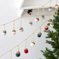 thumbnail image 4 of Paquete de 24 adornos de fieltro de bellota, pompones de fieltro de lana, guirnalda de bellota, bolas de fieltro con cuerda para árbol de Navidad, chimenea, pared, decoración del hogar, gris, 4 of 4