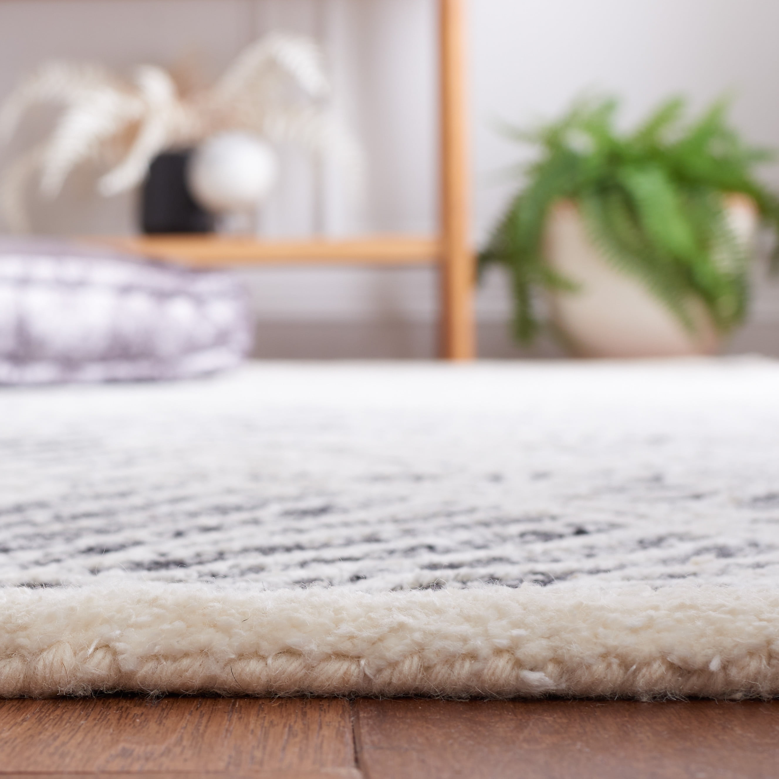 SAFAVIEH Precious Dylan Abstract Runner Rug, Black/Ivory, 2'3" x 8'