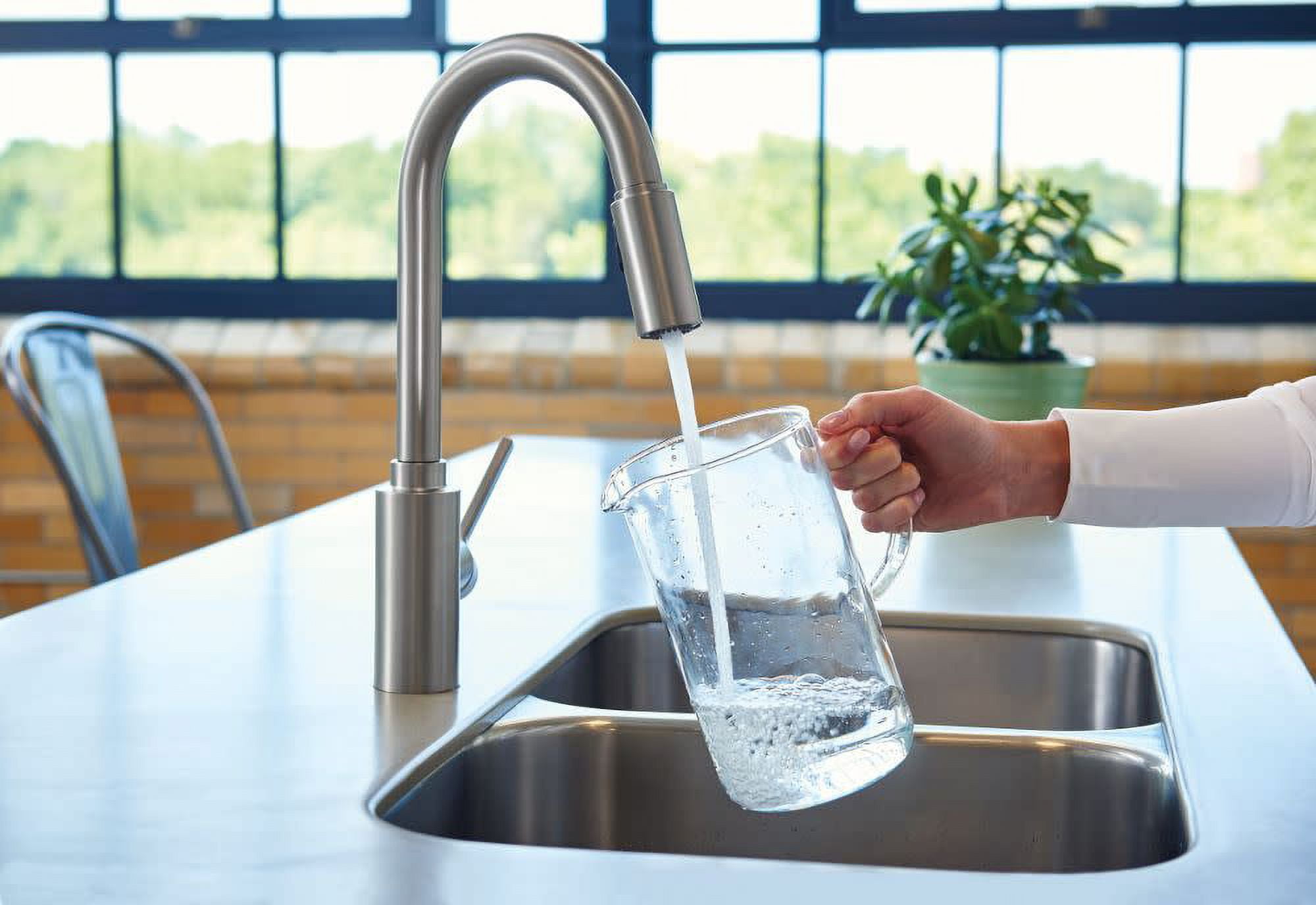 Moen 7882 Genta LX Chrome Single-Handle Pulldown Kitchen Faucet