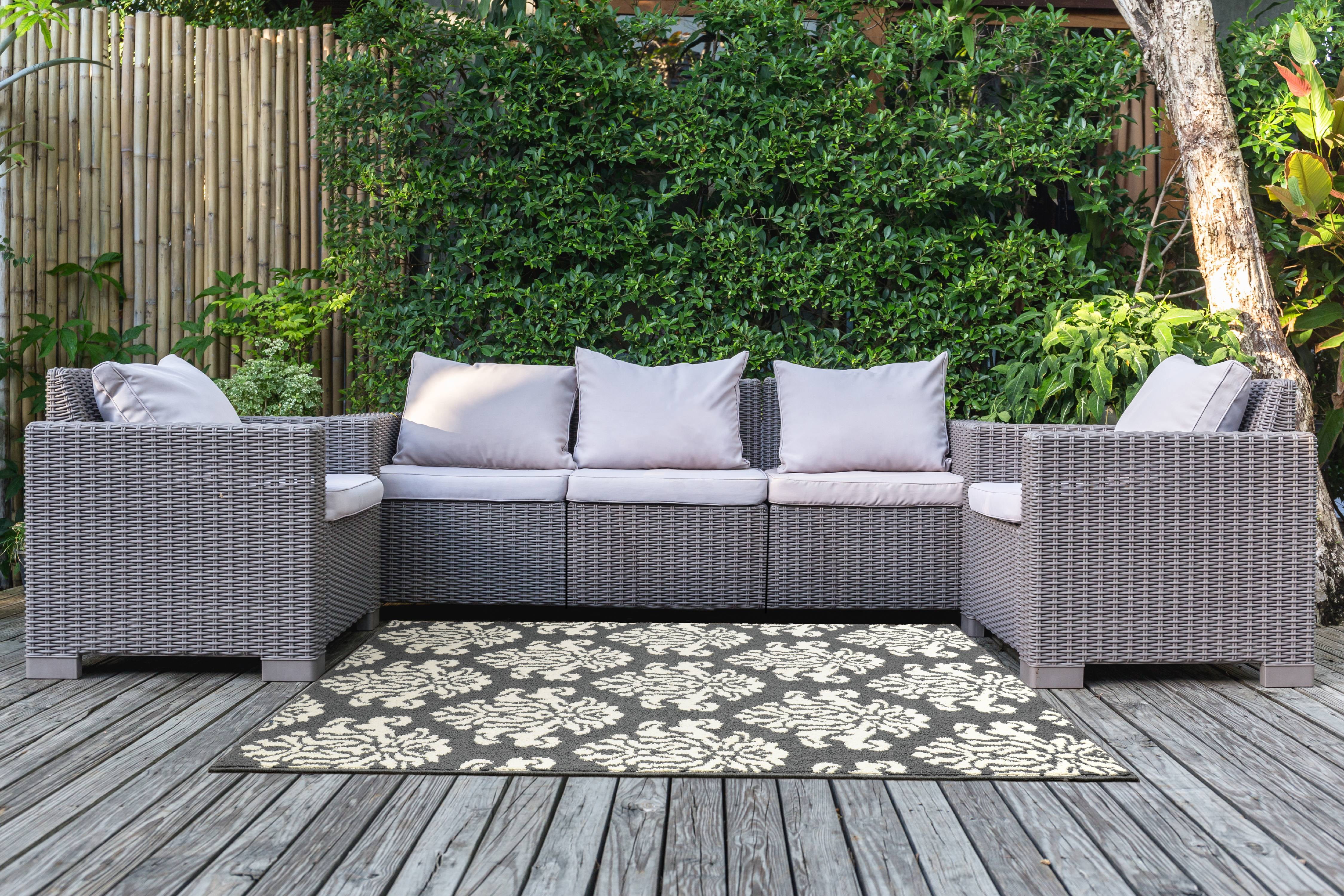 Garland Rug Americana Le Fleur 4 ft. x 6 ft. Indoor/Outdoor Area Rug Cinder Gray/Ivory