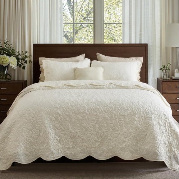 King Size Quilt Bedspread with Leaf Pattern Cream Yellow 106x96 in