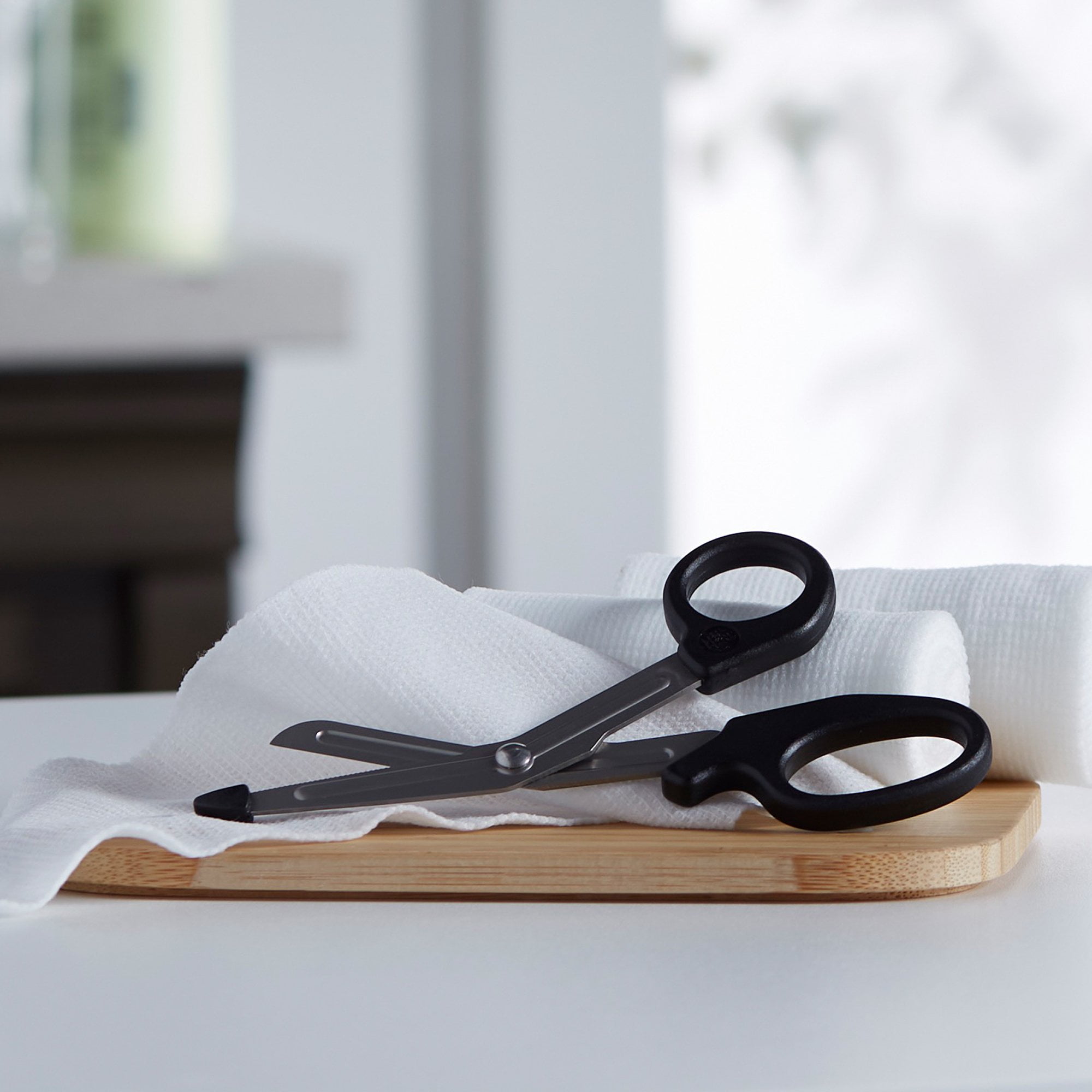 McKesson Medicut Trauma Shears, Stainless Steel Scissors - Black, 5.5 in, 10 Ct