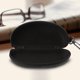 thumbnail image 5 of Estuche rígido con cremallera y gancho para gafas de sol (negro), 5 of 7