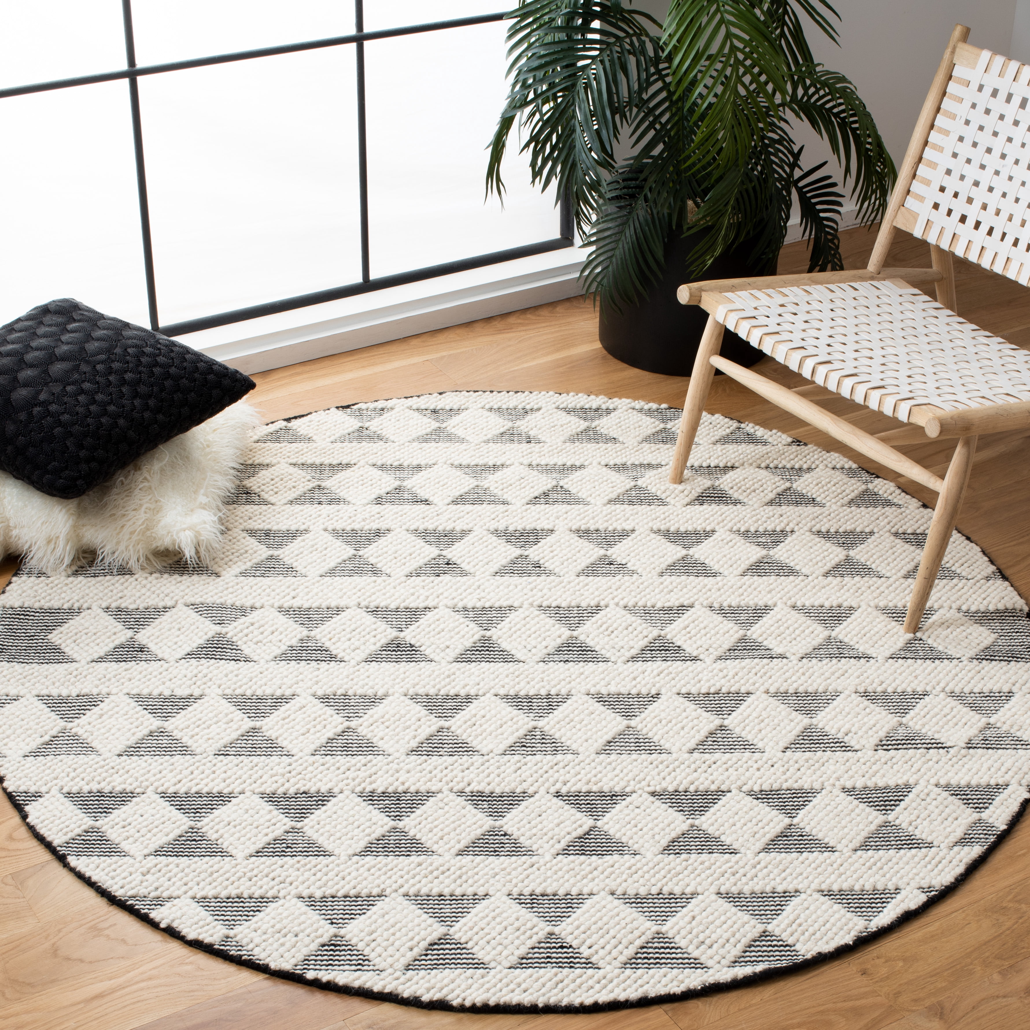 SAFAVIEH Natura Catherin Geometric Area Rug, Ivory/Black, 6' x 6' Round