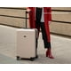 thumbnail image 3 of Maleta de Viaje Rígida 20" Pulgadas, Ruedas Giratorias 360 de Tecnología Hinomoto, Candado TSA, Pad de Compresión, Color Beige, 3 of 7