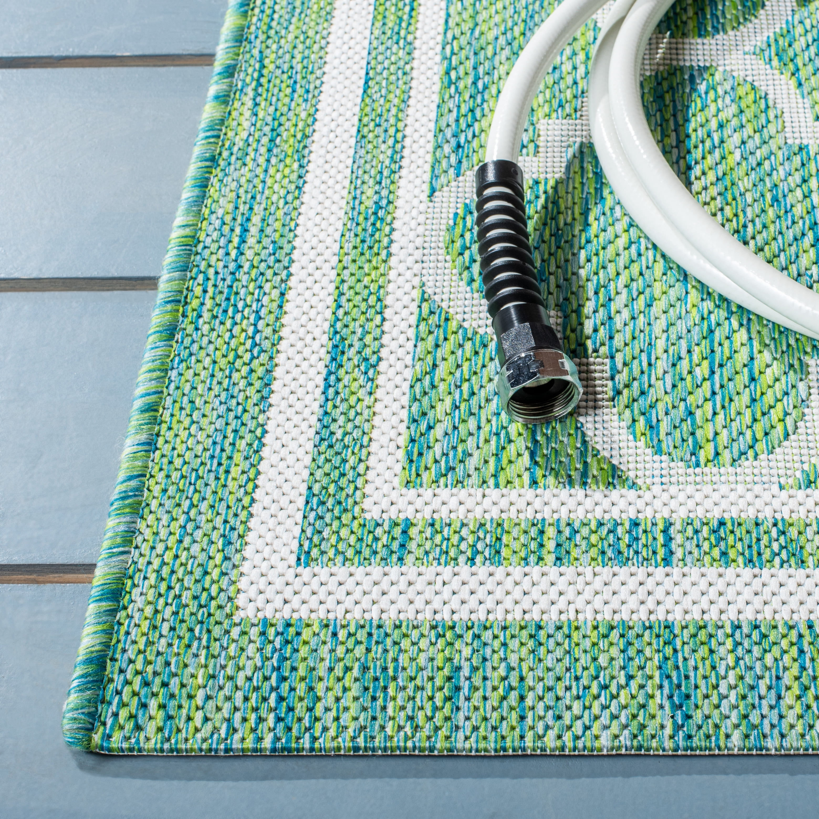 SAFAVIEH Courtyard Claudia Geometric Indoor/Outdoor Area Rug, Green/Ivory, 8' x 10'