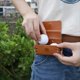 thumbnail image 1 of Bolsa para Pelotas de Golf, Bolsa de Almacenamiento Portátil en la Cintura, de PU, para 2 Soportes para Pelotas de Golf y 4 Tees de Golf, Color Naranja, 1 of 5