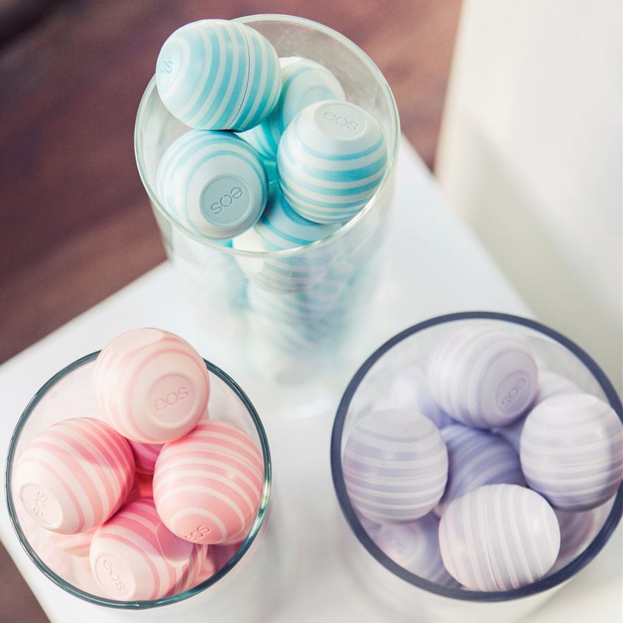 Baume à lèvres sphérique eos au lait de coco visiblement doux