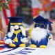 thumbnail image 4 of Muñeca de Graduación con Sombrero de Doctor, Regalo de Temporada de Graduación, Decoración para Fiestas y Hogar, Modelo B con Vestido Azul y Piernas Cortas, Hecha de Algodón y Tela Suave., 4 of 7