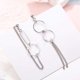 thumbnail image 4 of Pendientes de cadena de círculo asimétrico para mujeres y hombres Pendientes punk chapados en oro blanco TUNC Sencillez, 4 of 5