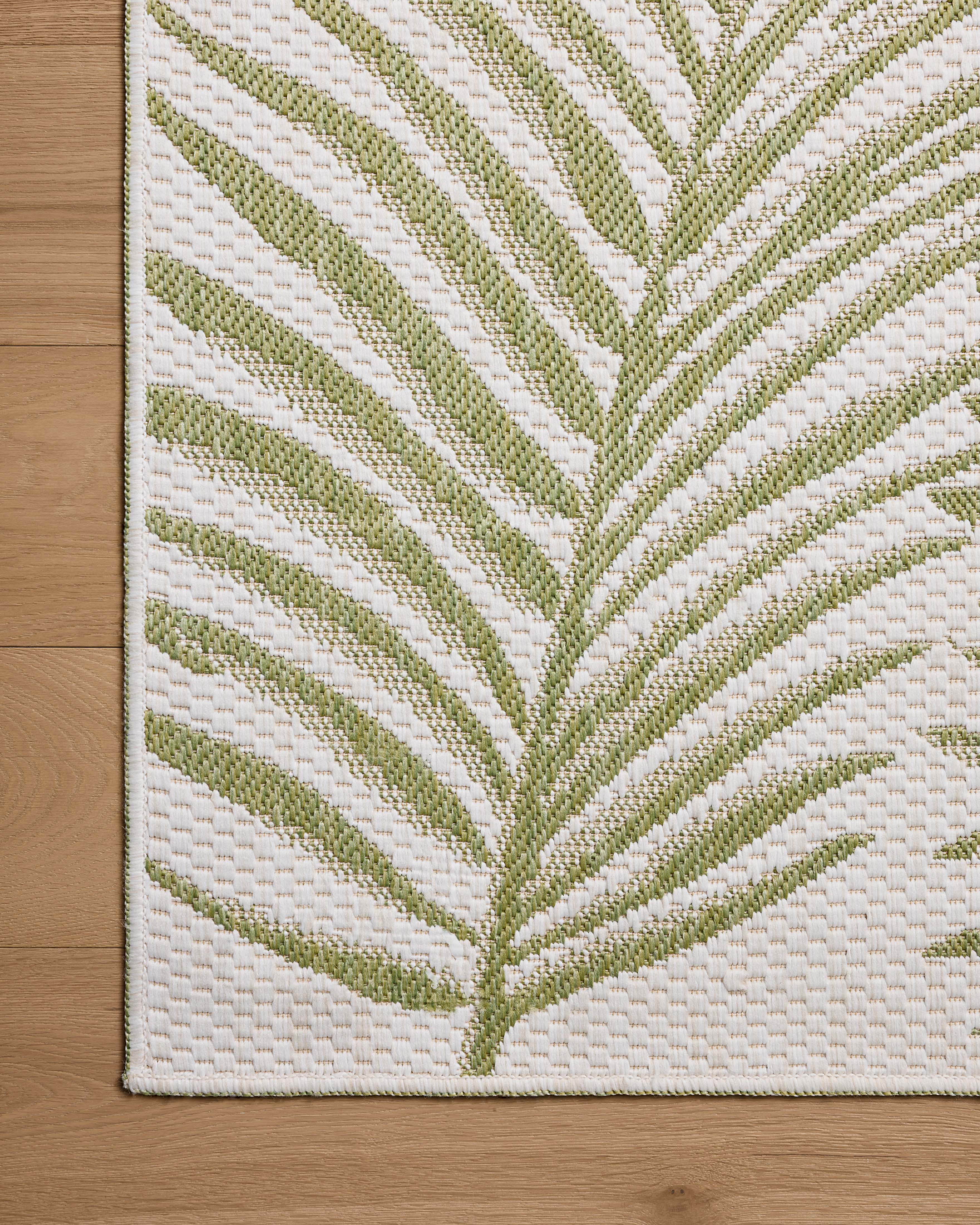 Indoor Outdoor Rug 4x6, Reversible, Loloi Easton Ivory / Green (4' x 6')