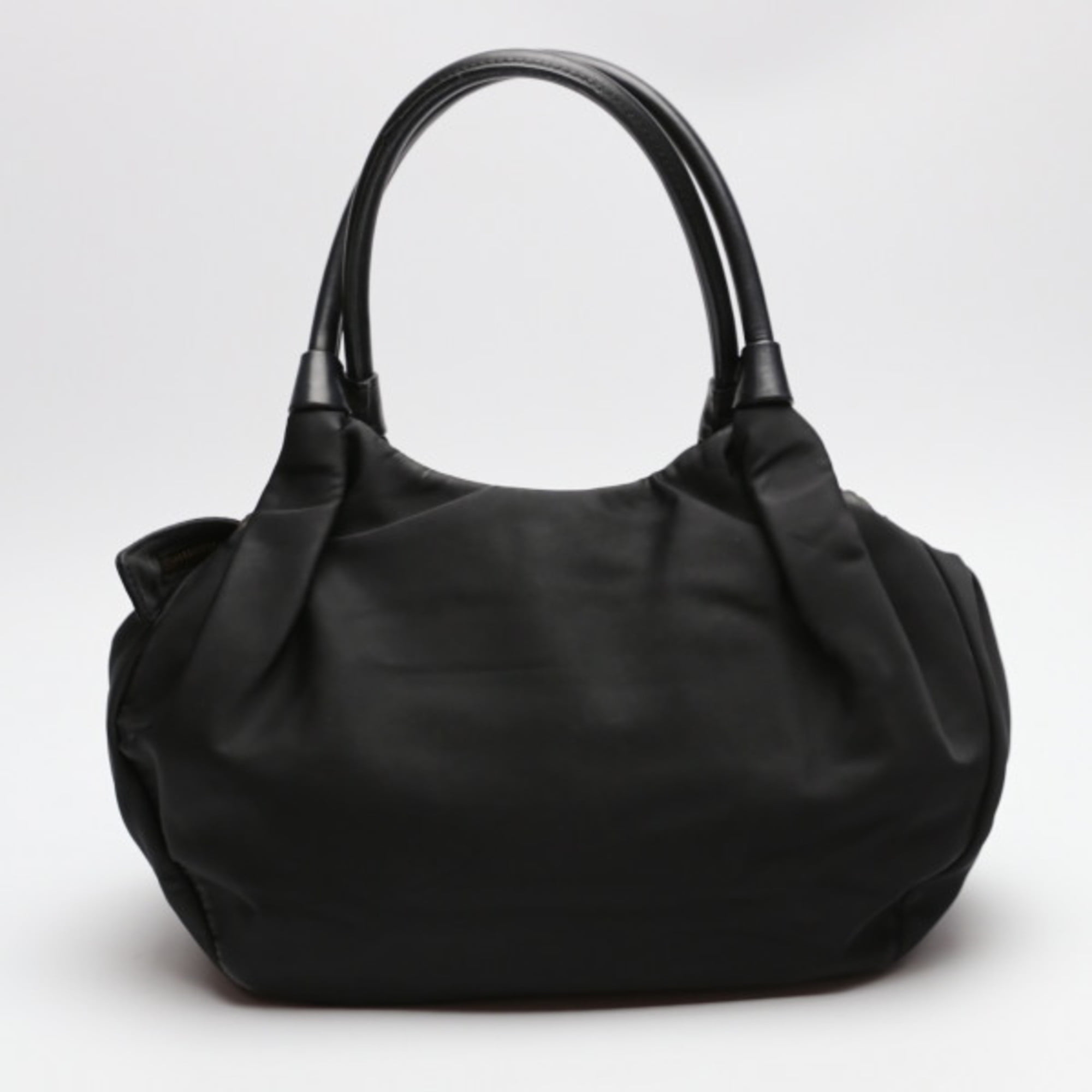 Pre-Owned Kate Spade handbag in black nylon. (Fair)