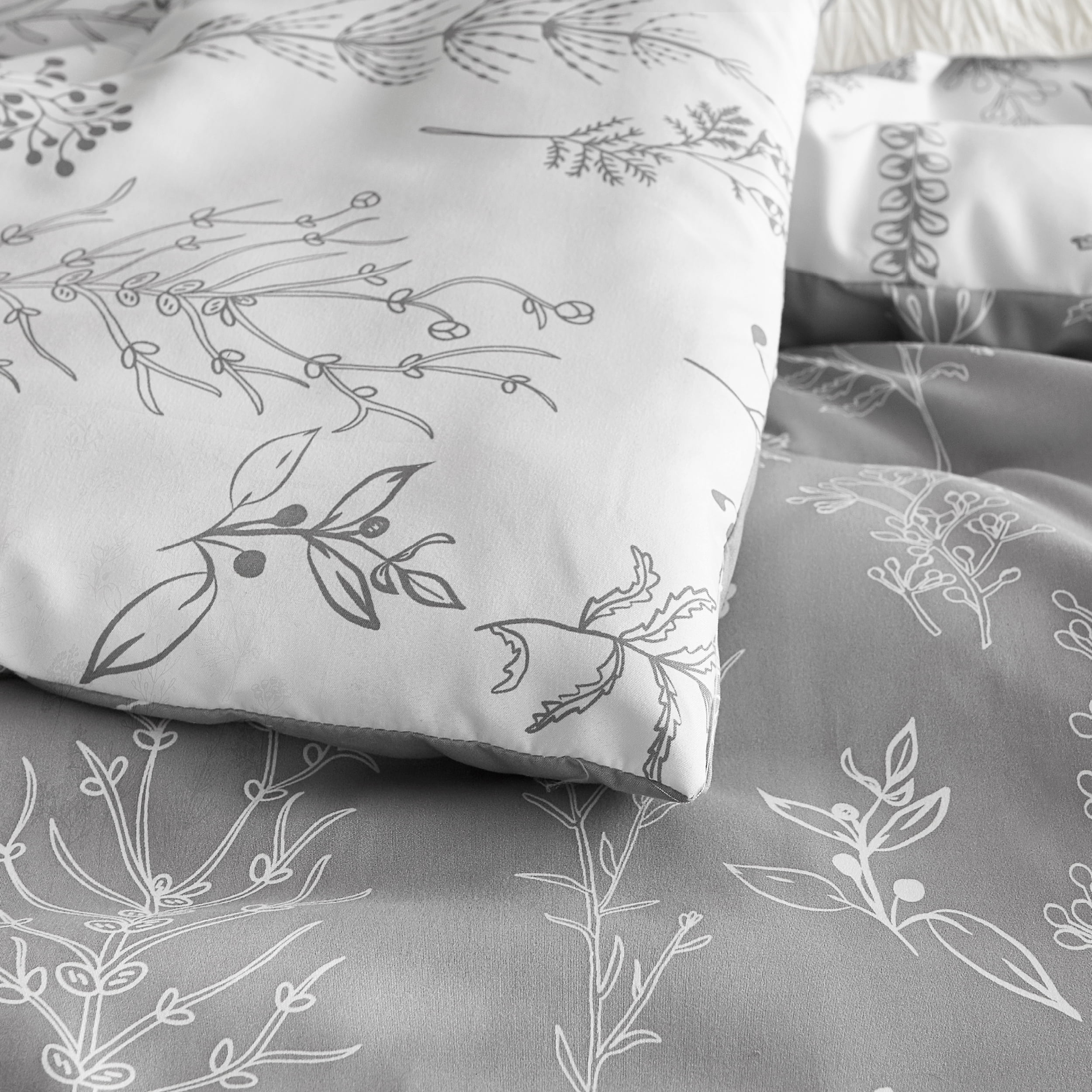U by Bedsure 2 Pieces Grey Twin Size Comforter Sets, Extra Long Twin-XL Cute Flowers Botanical Lightweight College Dorm Soft Bedding Set With 1 Pillow Sham