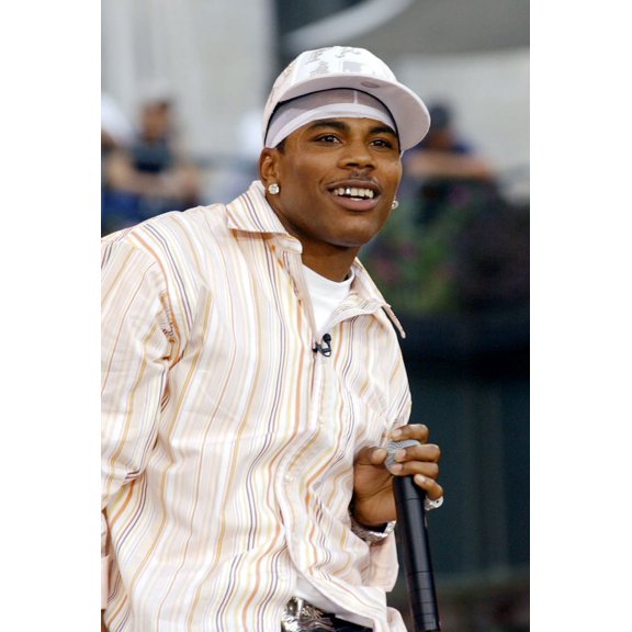 Singer Nelly Performs On The Abc Good Morning America Show In New York City On August 20, 2004 Celebrity (16 x 20)