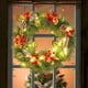 thumbnail image 4 of Adornos navideños, corona de flores para puerta de entrada, aldaba navideña para interior y exterior, con lazo de piñas y frutos rojos, de plástico., 4 of 6
