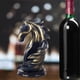 thumbnail image 4 of Botellero de resina con soporte para botellas de vino y estante para botellas con forma de caballo. Oro azul, 4 of 7