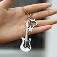 thumbnail image 3 of Llavero con colgante de bolso con forma de estrella de cinco puntas y diseño de guitarra Y2K estilo hip hop, 3 of 6