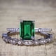 thumbnail image 4 of JeenMata Anillo de Bodas de Tres Esmeraldas Verdes Creadas en Laboratorio de 2,25 Quilates con Forma Rectangular Engastadas en Oro Negro de 18 K sobre Plata, 4 of 6