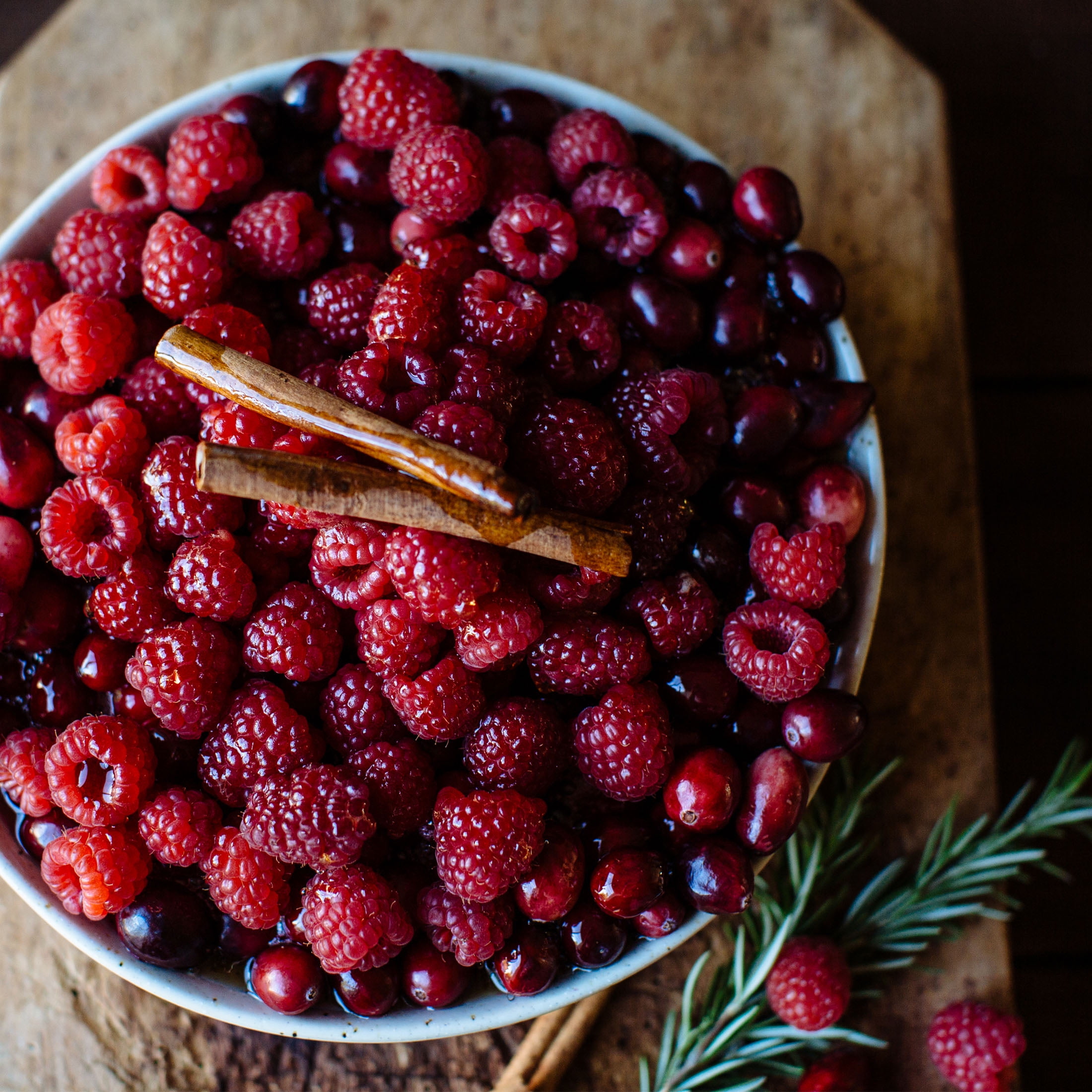 Fresh Organic Raspberries, 6 oz Container