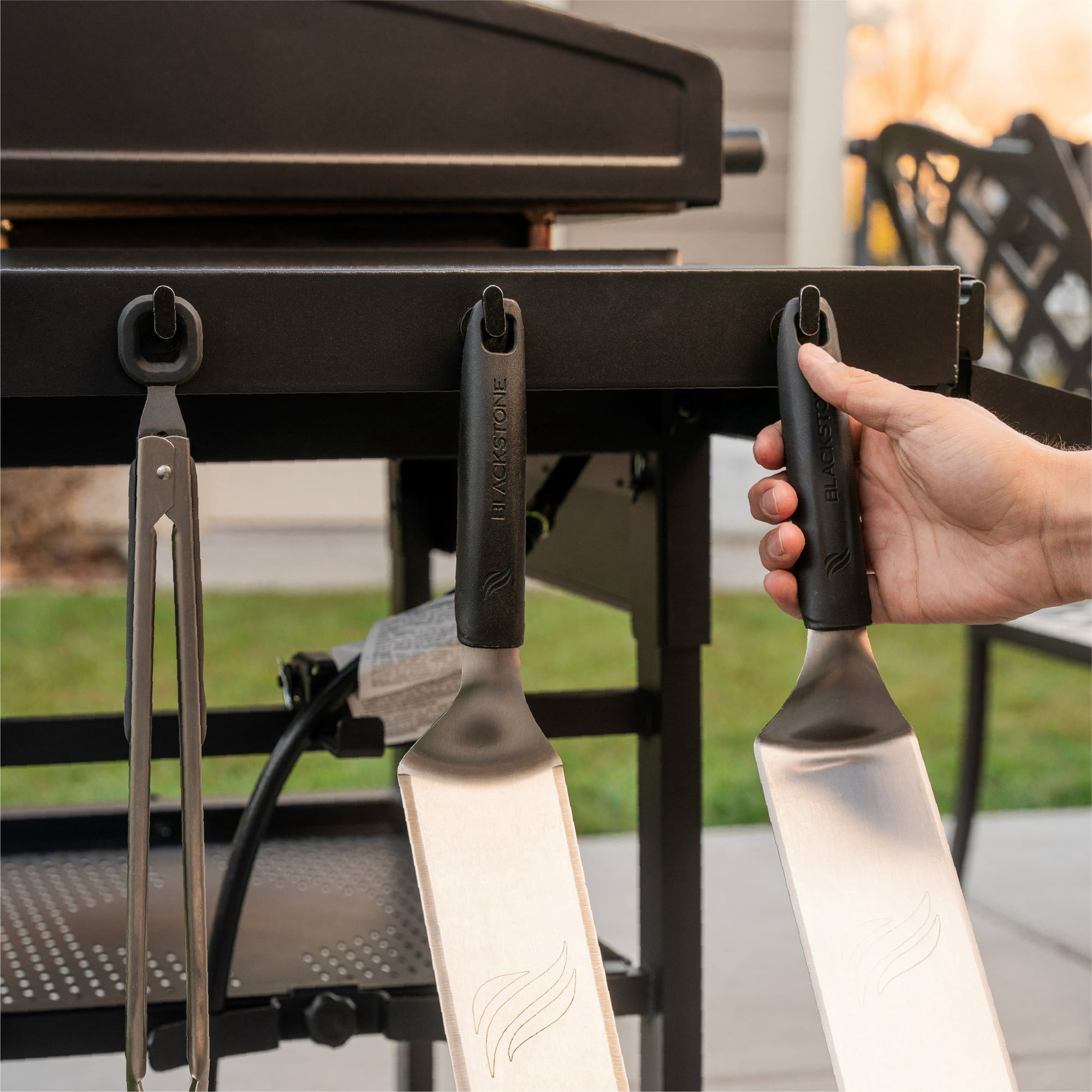 Blackstone 28 Inch Omnivore Griddle with Hood 2367, 2 Burner Portable Outdoor Flat Top Grill, with Seasoning