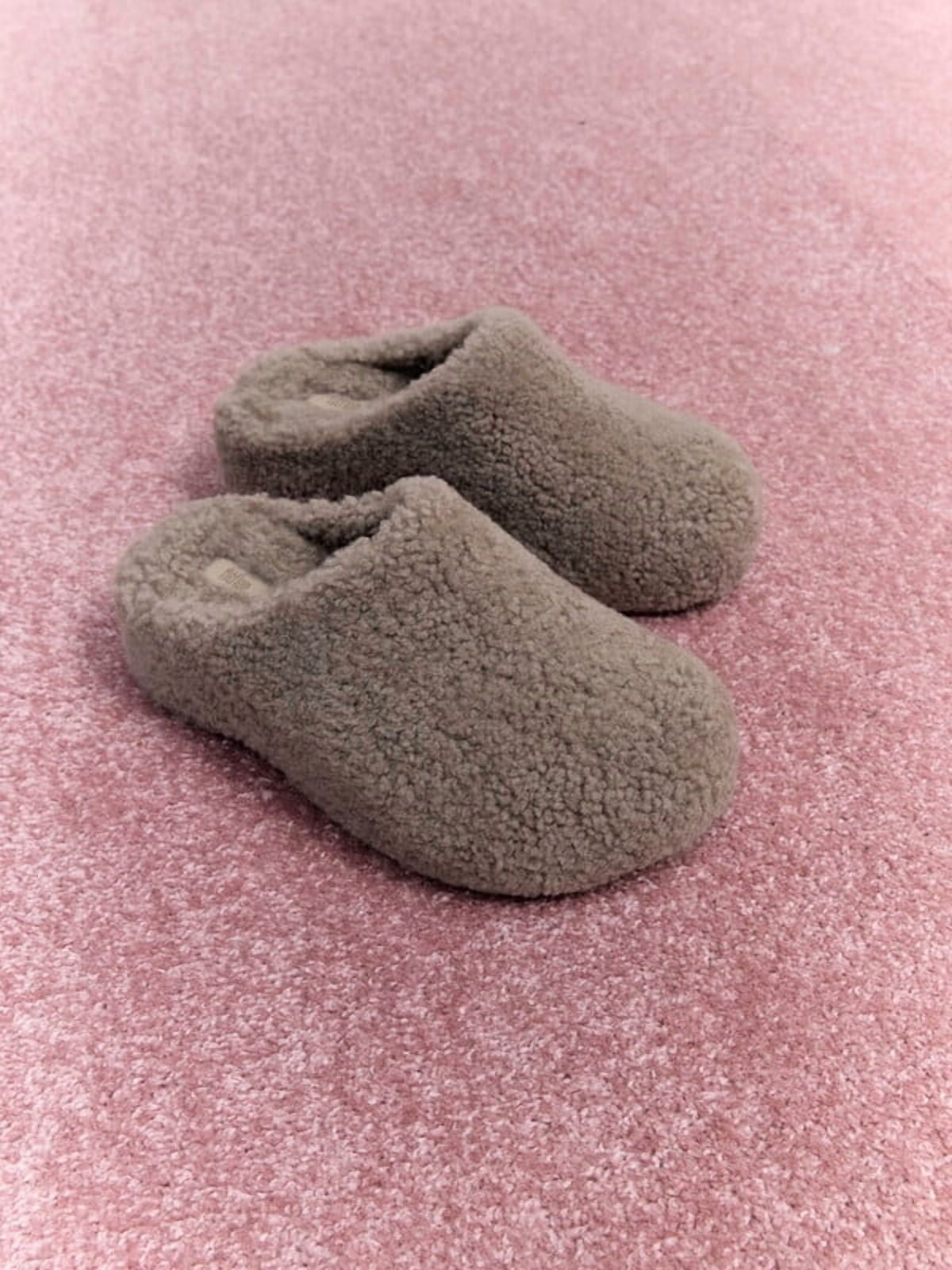 Fitflop Women's Shuv Curly Shearling Clogs